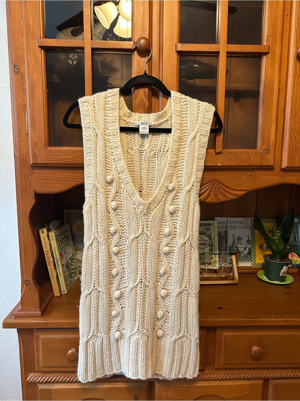 Aeve Cream Cable Knit Pom-Pom V-Neck Sleeveless Sweater
